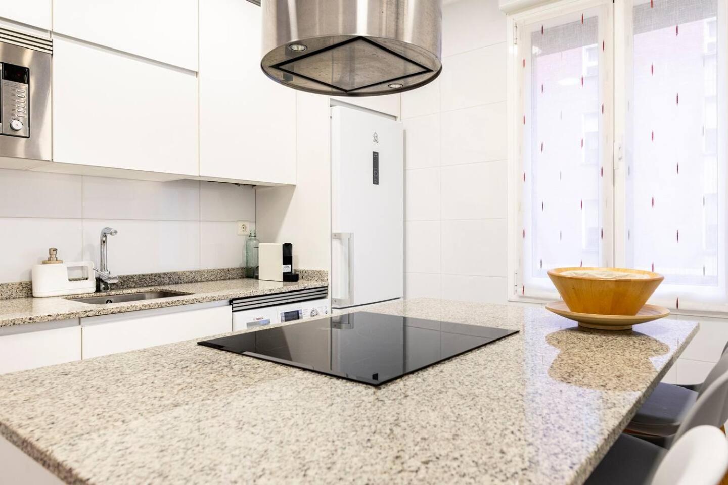 Amplio, Luminoso Y Moderno Cerca Del Casco Viejo Apartman Bilbao Kültér fotó